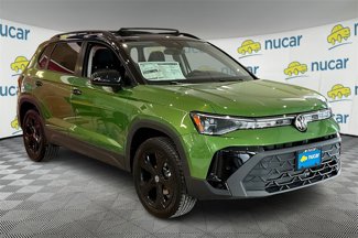 New 2025 Volkswagen Taos SE image 1