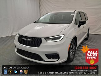 Used 2024 Chrysler Pacifica Select image 1