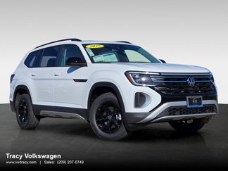 New 2025 Volkswagen Atlas Peak Edition SE image 1