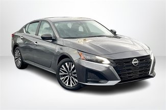 Used 2024 Nissan Altima 2.5 SV image 1
