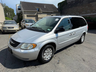 Used 2003 Chrysler Town & Country eL image 1