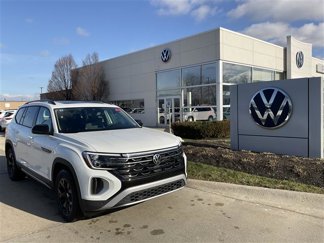 New 2025 Volkswagen Atlas Peak Edition SE image 1