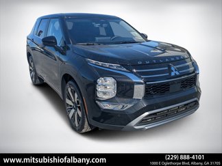 New 2025 Mitsubishi Outlander SE image 1