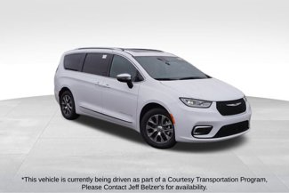 New 2025 Chrysler Pacifica Pinnacle image 1