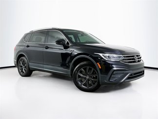 Used 2023 Volkswagen Tiguan SE image 1