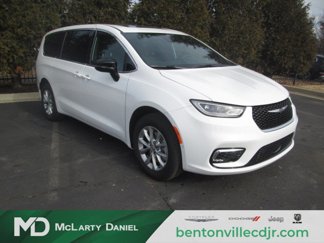 New 2025 Chrysler Pacifica Select image 1