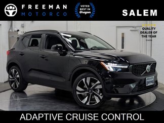 Used 2025 Volvo XC40 B5 Plus image 1