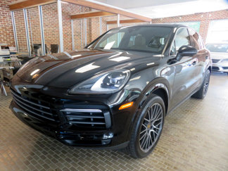 Used 2021 Porsche Cayenne image 1