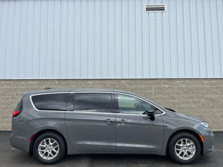 New 2025 Chrysler Pacifica Select image 1