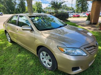 Used 2011 Toyota Camry LE image 1