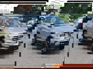 Used 2020 Volkswagen Tiguan SE w/ Panoramic Sunroof Package image 1
