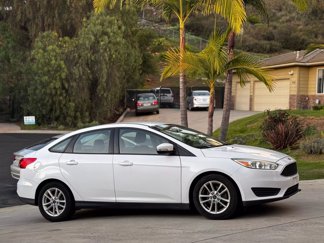 Used 2015 Ford Focus SE image 1