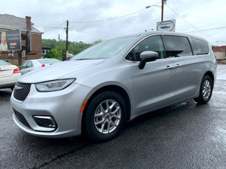 Used 2023 Chrysler Pacifica Touring-L image 1