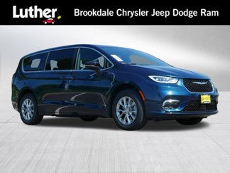 New 2025 Chrysler Pacifica Select image 1