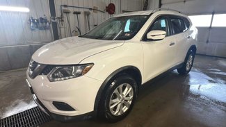 Used 2016 Nissan Rogue SV image 1