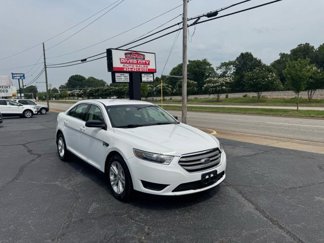 Used 2017 Ford Taurus SE image 1