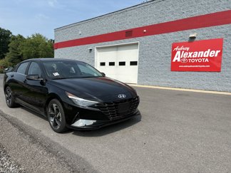 Used 2022 Hyundai Elantra Limited image 1