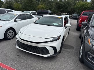 Used 2025 Toyota Camry SE image 1