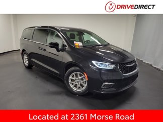 Used 2024 Chrysler Pacifica Touring-L image 1