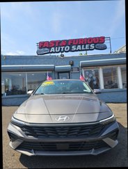 Used 2024 Hyundai Elantra Limited image 1