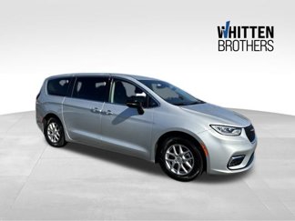 Used 2024 Chrysler Pacifica Touring-L image 1