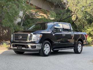 Used 2018 Nissan Titan SV image 1