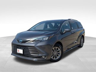 Certified 2025 Toyota Sienna XLE image 1