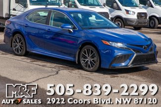 Used 2023 Toyota Camry SE image 1