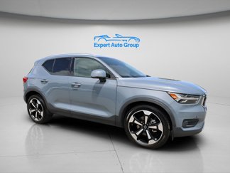 Used 2021 Volvo XC40 T5 Momentum w/ Protection Package Premier image 1