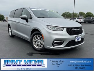 Used 2023 Chrysler Pacifica Touring-L image 1