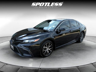 Used 2024 Toyota Camry SE image 1