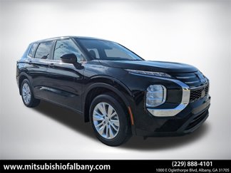 New 2025 Mitsubishi Outlander SE image 1