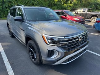 New 2025 Volkswagen Atlas Peak Edition SE image 1
