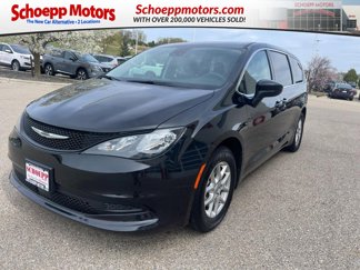 Used 2023 Chrysler Voyager LX image 1