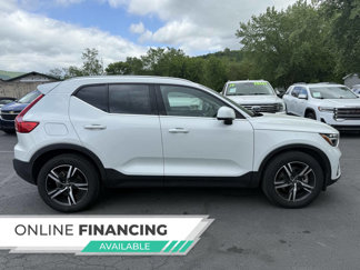 Used 2023 Volvo XC40 B5 Plus image 1