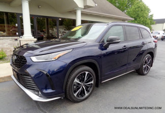 Used 2021 Toyota Highlander XSE image 1