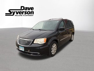Used 2014 Chrysler Town & Country Touring image 1