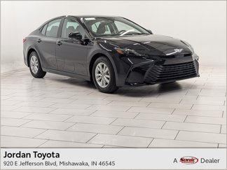 Used 2025 Toyota Camry LE image 1