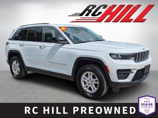 Used 2024 Jeep Grand Cherokee Laredo image 1
