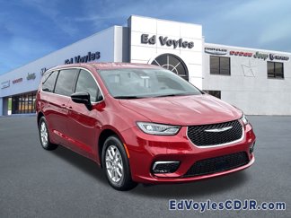 New 2026 Chrysler Pacifica Select image 1