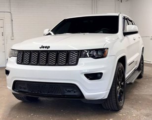 Used 2017 Jeep Grand Cherokee Altitude image 1