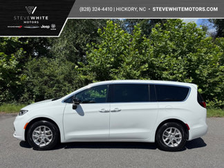 New 2026 Chrysler Pacifica Select image 1