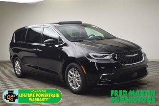 New 2025 Chrysler Pacifica Select image 1