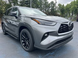 Used 2025 Toyota Highlander XLE image 1