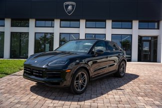 Used 2025 Porsche Cayenne Coupe image 1