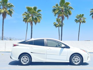 Used 2018 Toyota Prius image 1