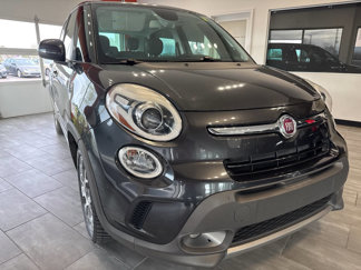 Used 2017 FIAT 500L Trekking w/ Dual-Pane Sunroof Package image 1