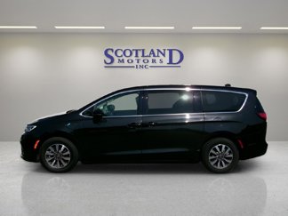 Used 2024 Chrysler Pacifica Select image 1