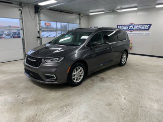 Used 2022 Chrysler Pacifica Touring-L image 1