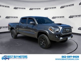 Used 2017 Toyota Tacoma TRD Sport image 1